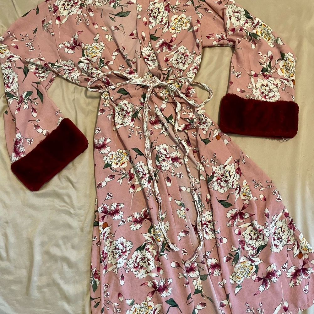 Dusty Pink Floral Long Sleeve fur trim Wrap Robe